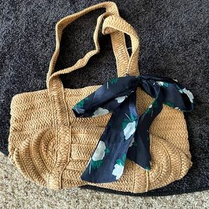 Cute straw bag with tie